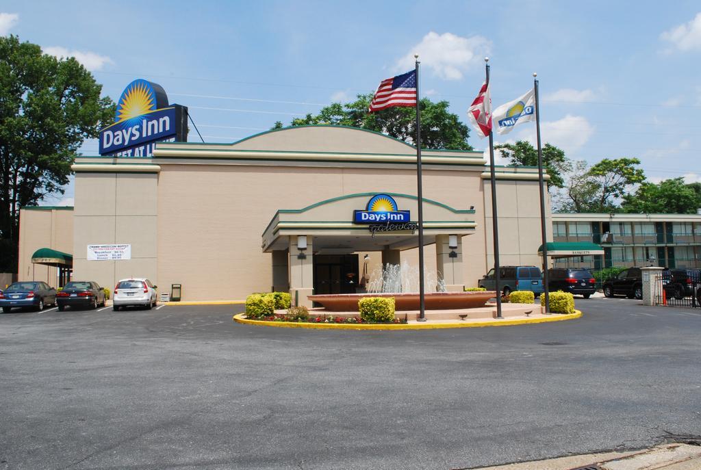 Days Inn By Wyndham Washington Dc/Gateway Exterior foto